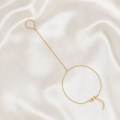 pulseira de mão dourada lisa e minimalista em cetim marfim, referência 85474-1