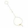 pulseira de mão dourada com cristal único em fundo branco, referência 85474-4