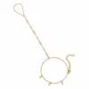 pulseira de mão dourada com quatro cristais e contas em fundo branco, referência 85475-1