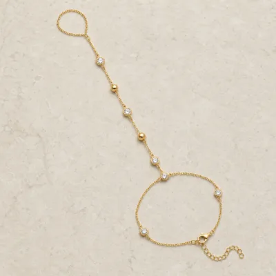 pulseira de mão dourada com seis cristais e contas em pedra clara de tom quente, referência 85476-1