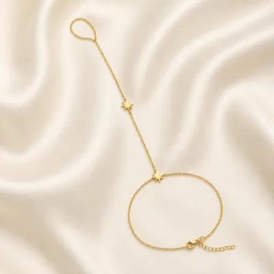 pulseira de mão dourada com duas estrelas de oito pontas em cetim marfim, referência 85476-2