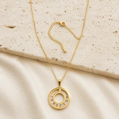 Colar com Pendente Circular e Cristais — 2 Cores — A — Dourado