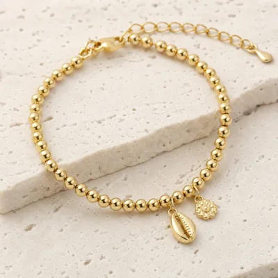 pulseira de contas com concha e flor, variante dourada, pedra clara, referência 85576-1