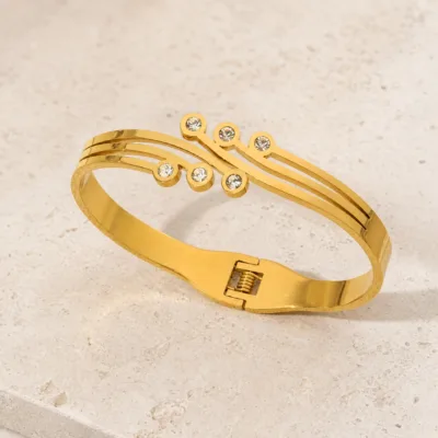 bracelete dourado triplo com cristais, imagem 1, referência 85579-3
