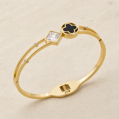 bracelete com trevo preto e cristal quadrado, variante dourada, pedra clara, referência 85579-4