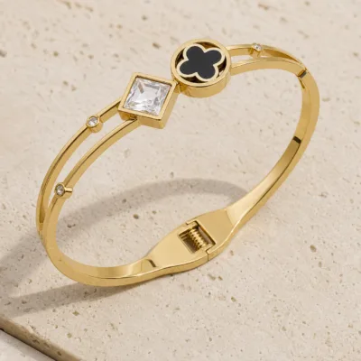 bracelete com trevo preto e cristal quadrado, variante dourada, pedra clara, referência 85579-4