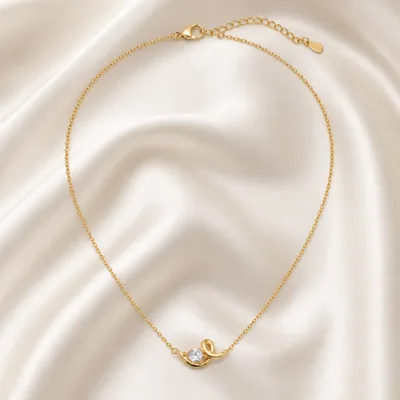 colar entrelaçado com cristal, A — Dourado, em cetim marfim, referência 85584
