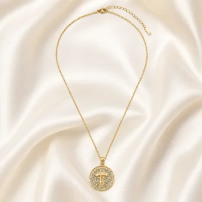 colar medalha com cruz dourado, cetim marfim, referência 85585-1