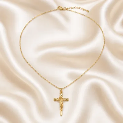 colar crucifixo dourado, cetim marfim, referência 85585-2