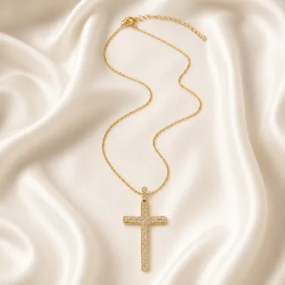 colar com cruz pavé dourada, cetim marfim, referência 85586-1