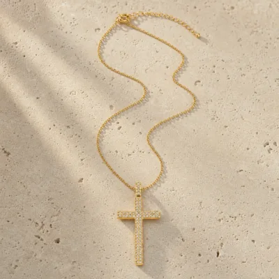 colar com cruz pavé dourada, pedra clara de tom quente, referência 85586-1