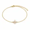 pulseira dourada com flor de cristais, fundo branco, referência 85588-4