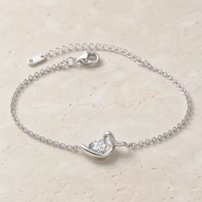 pulseira de coração com cristal, variante prateada, pedra clara, referência 85589