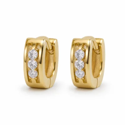 brincos de argola com três cristais, variante dourada, fundo branco, referência 85591-2