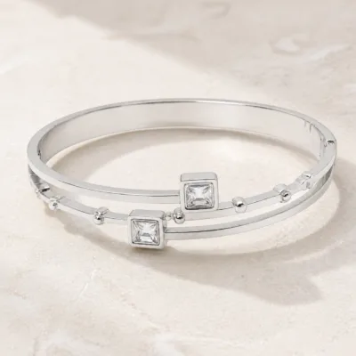 pulseira com dois cristais quadrados, variante prateada, pedra clara, referência 85594-1
