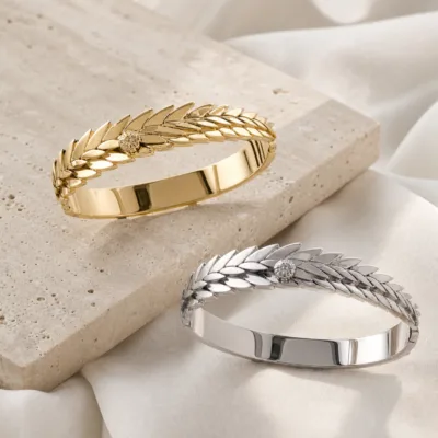 Comparação das pulseiras dourada e prateada, vendidas separadamente