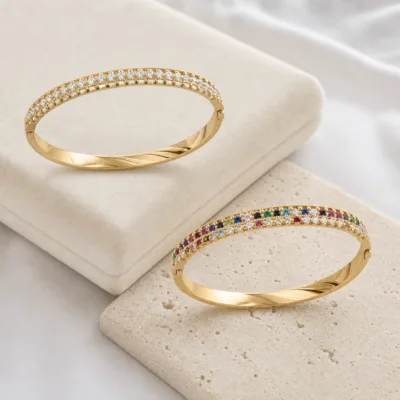 Comparação das pulseiras com cristais brancos e coloridos, vendidas separadamente