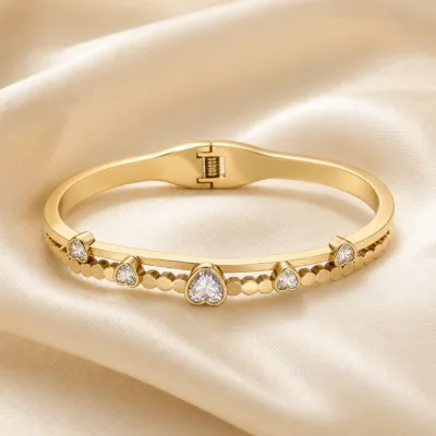 pulseira de corações com cristais, variante dourada, cetim marfim, referência 85597-2