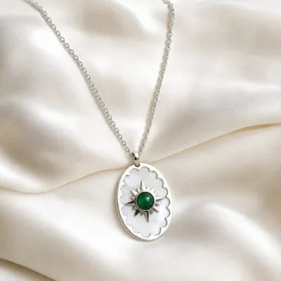 colar prateado estrela concha verde-esmeralda, variante prateada, cetim marfim, referência K1902-017-1D