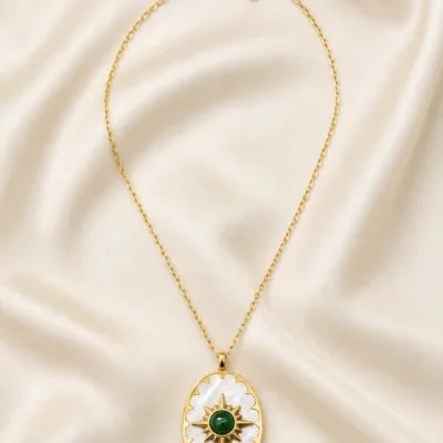 colar dourado estrela concha verde-esmeralda, variante dourada, cetim marfim, referência K1902-017-2D