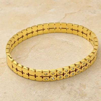 Pulseira dourada de elos quadrados cruzados 85269-1 sobre pedra quente