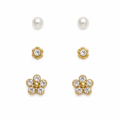 Conjunto de 3 pares de brincos dourados florais em fundo branco