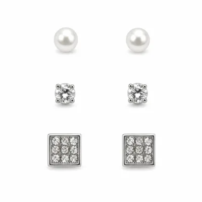 Conjunto de 3 pares de brincos prateados quadrados em fundo branco