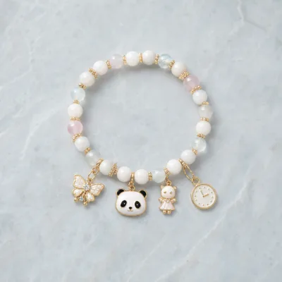 Pulseira de Contas com Panda e Pendentes — 6 Modelos — C — Branco suave