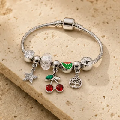 Pulseira prateada de aço com berloques de cereja, versão A, uma unidade — pedra quente