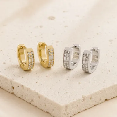 Brincos Argola Geométrica com Cristais — 2 Acabamentos — A — Dourado