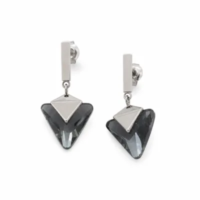 Brincos Prateados Triangulares com Cristais Escuros 5429-S009-2B em fundo branco