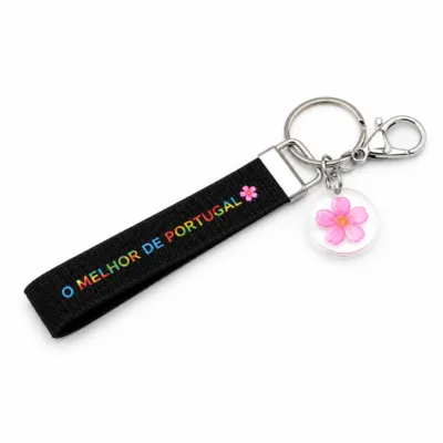 Porta-chaves preto EU ❤ Portugal com pendente de flor rosa, referência 13116-R001-3-A