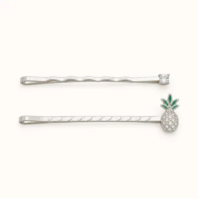 Conjunto de dois ganchos prateados com cristal e ananás