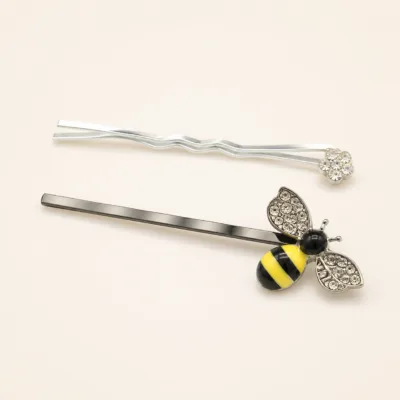 Conjunto de dois ganchos com abelha amarela e flor de strass