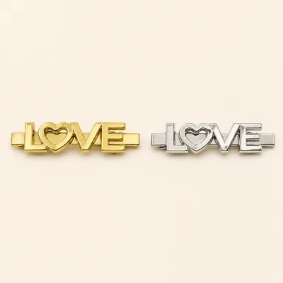 Ganchos de cabelo LOVE com coração em dourado e prateado