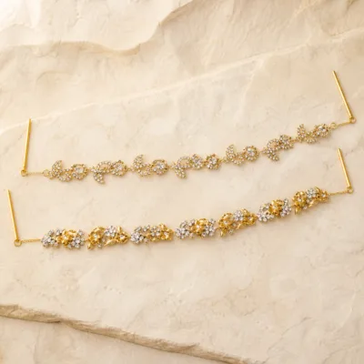 Dois modelos de corrente dourada para cabelo com zircónias