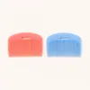 Conjunto de dois pentes de cabelo em coral e azul