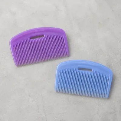 Pentes de cabelo coloridos em roxo e azul