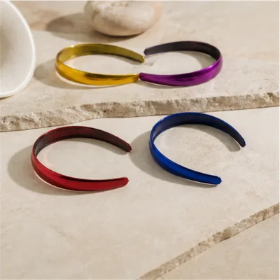 Bandolete rosa fina num ambiente minimalista