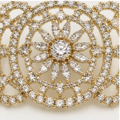 Pormenor da roseta floral e dos aros de zircónias