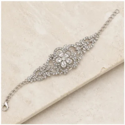 Pulseira prateada de 22 cm com fecho e corrente extensora