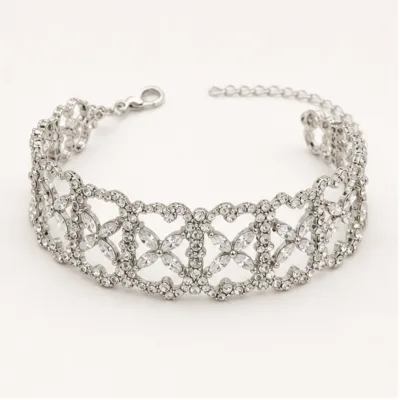 Pulseira larga prateada com flores em elos de zircónias