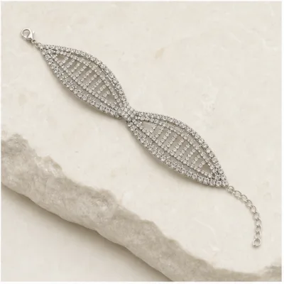 Pulseira prateada de 22 cm com fecho e corrente extensora