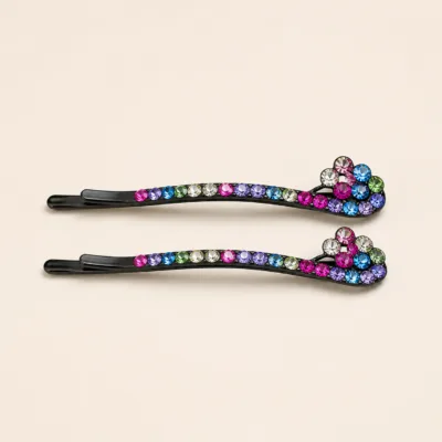 Conjunto de dois ganchos pretos com cristais multicor