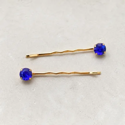 Conjunto de dois ganchos dourados com cristal azul