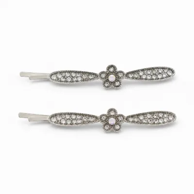 Conjunto de dois ganchos prateados com flor e strass