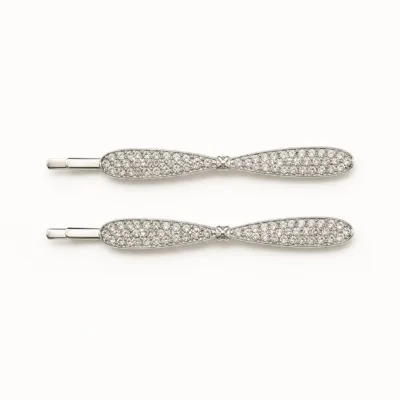 Conjunto de dois ganchos prateados com laço e strass