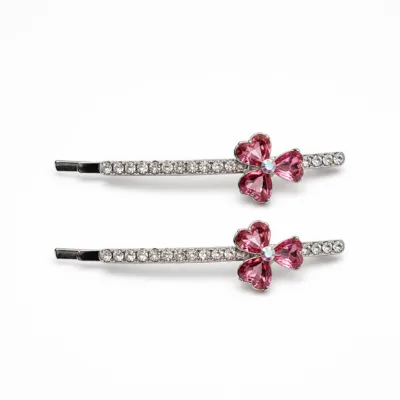 Conjunto de dois ganchos prateados com flor rosa de cristais