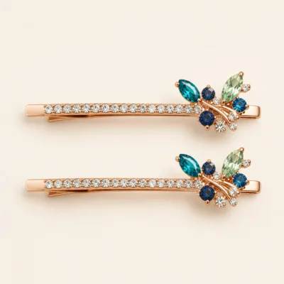 Conjunto de dois ganchos em ouro rosa com cristais multicolores