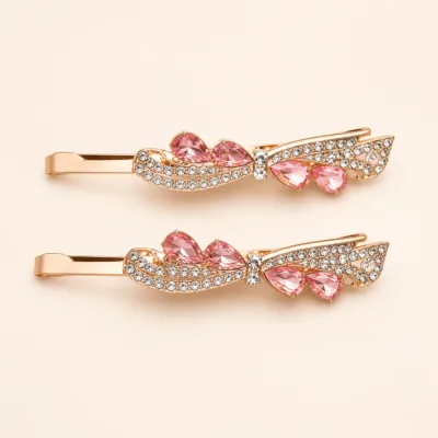 Conjunto de dois ganchos rosa-dourados com laço de cristais rosa